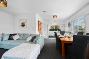 Archie's Beach Bach - Orewa Holiday Home